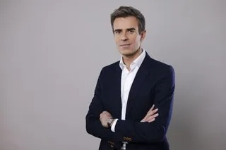 PORTRAIT. JEAN-BAPTISTE MARTEAU, PRÊT À PRENDRE LES COMMANDES DU 20 H DE FRANCE 2 APRÈS LE RETRAIT DE LÉA SALAMÉ