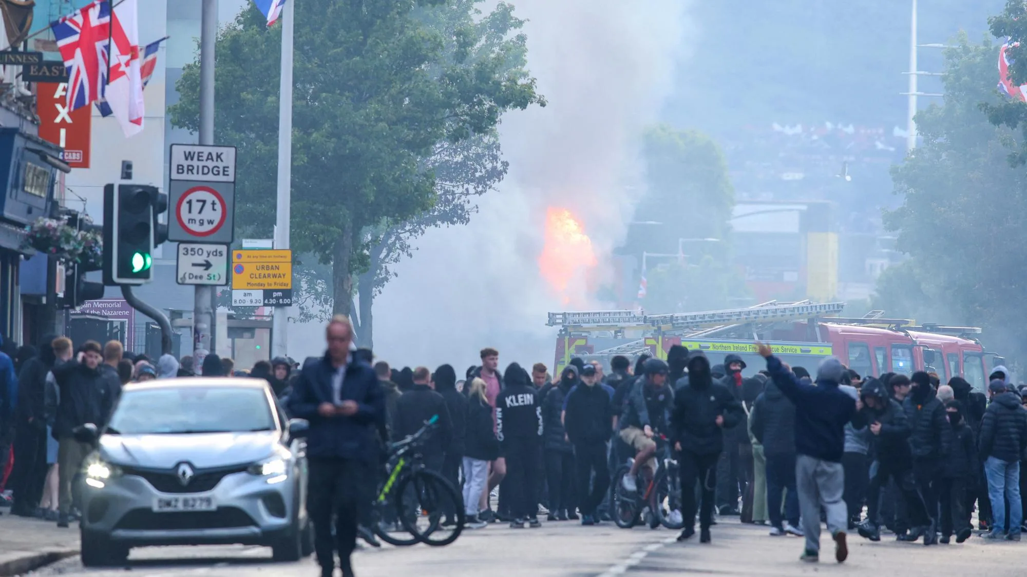 APRÈS LES ÉMEUTES À BELFAST, LA FAMILLE DE L’HOMME ATTAQUÉ AU COUTEAU A DES MOTS CLAIRS POUR L’EXTRÊME DROITE