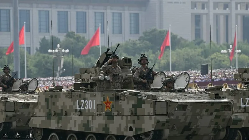DES DRONES CHINOIS DISCRÈTEMENT DOPÉS À L’IA AMÉRICAINE: COMMENT LA CHINE EXPLOITE LES MODÈLES D’INTELLIGENCE ARTIFICIELLE DES ÉTATS-UNIS POUR RENFORCER SES CAPACITÉS MILITAIRES