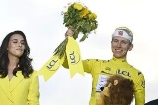 TOUR DE FRANCE. « DES CONTRÔLES ANTIDOPAGE UN PEU FOUS » : LES PREMIERS MOTS DE TADEJ POGACAR APRÈS SON CINQUIÈME SACRE