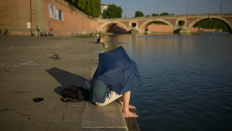 DIRECT. CANICULE: 64 DÉPARTEMENTS EN VIGILANCE ORANGE, UNE BAISSE PROGRESSIVE DES TEMPÉRATURES ATTENDUE CE SAMEDI