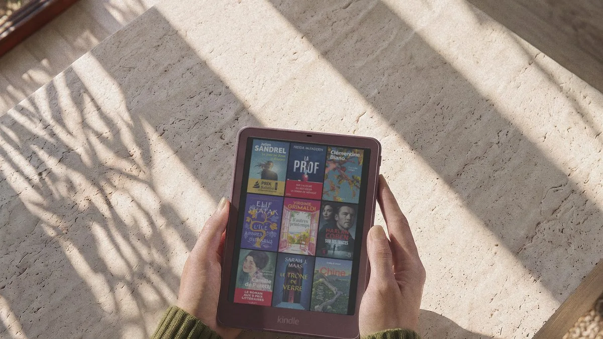 NOUVEAUX KINDLE : AMAZON RÉDUIT LE REBORD DE L’ÉCRAN, MAIS LA LISEUSE DE BASE PREND 45 EUROS