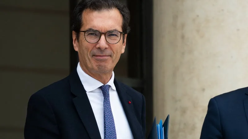 « ON Y VA POUR VOIR LES ÉVENTUELLES BONNES PRATIQUES »: APRÈS UN ÉTÉ SUFFOCANT, LE MINISTRE DU TRAVAIL ET LES PARTENAIRES SOCIAUX EN « VOYAGE D’ÉTUDES » EN ESPAGNE POUR APPRENDRE À ADAPTER LE MONDE DU TRAVAIL AUX ÉPISODES CANICULAIRES