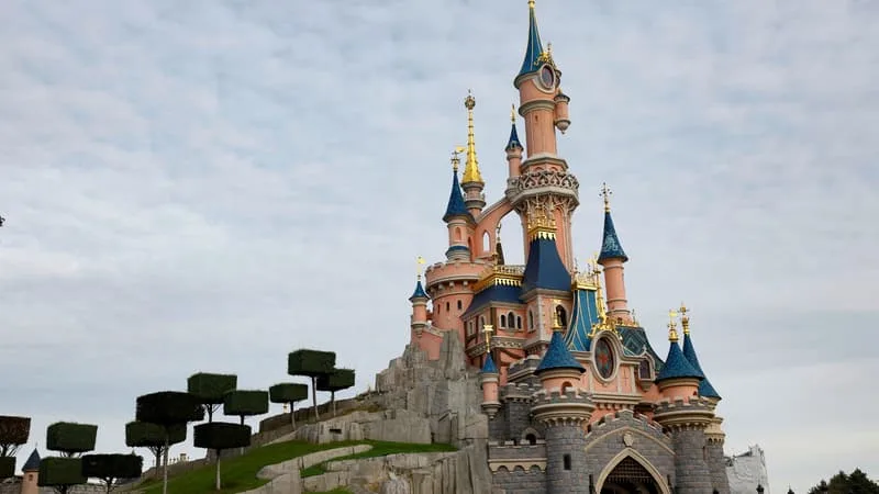 « NOUS AVONS EU QUELQUES CONVERSATIONS »: BOB IGER, ANCIEN PATRON DE DISNEY, CONFIRME UNE ANCIENNE RUMEUR RÉCURRENTE, IL AURAIT VOULU FUSIONNER AVEC APPLE… ET RACHETER TWITTER