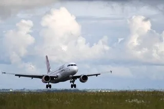 UN AIRBUS PERCUTE UN EMPLOYÉ DE L’AÉROPORT AVANT SON DÉCOLLAGE, LA VICTIME HOSPITALISÉE DANS UN ÉTAT « CRITIQUE »