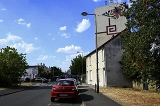 AGRESSION À L’ARME BLANCHE : DEUX PERSONNES GRAVEMENT BLESSÉES AU MANS