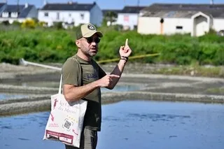 POURQUOI CES PALUDIERS DE BATZ-SUR-MER NE SONT-ILS PAS COMME LES AUTRES ?