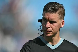 TÉMOIGNAGE. « PARFOIS, JE ME DEMANDE POURQUOI ON S’INFLIGE TOUT ÇA » : DANS LES RITUELS D’ARBITRE DE FRANÇOIS LETEXIER
