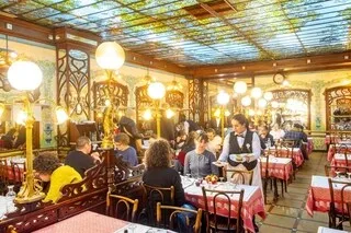 VUE SUR LA SEINE, PRÈS DE 600 COUVERTS… LE PLUS GRAND BOUILLON DE FRANCE VA BIENTÔT OUVRIR