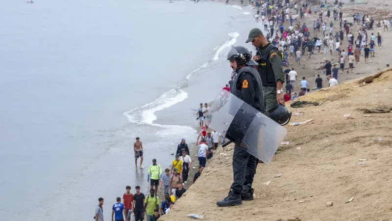 CRISE MIGRATOIRE À CEUTA: AU MOINS 72 MIGRANTS SONT MORTS EN ESSAYANT DE GAGNER L’ENCLAVE ESPAGNOLE
