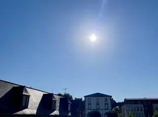 CANICULE : SIX DÉPARTEMENTS EN VIGILANCE ORANGE DEMAIN DÈS 6 H, LE RISQUE ORAGE DIMINUE DRASTIQUEMENT À PART DANS L’EST