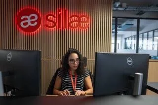 EXCLUSIF. STAGE, ALTERNANCE, CDD… QUELLE EST LA MEILLEURE VOIE POUR DÉCROCHER UN CDI ?