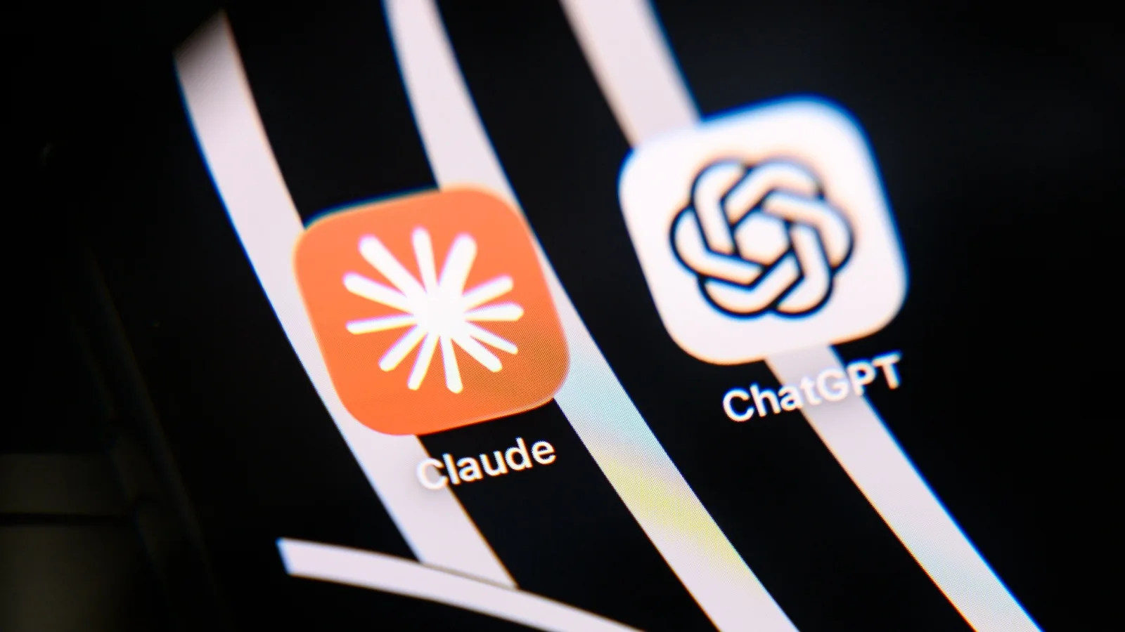 VOUS PENSIEZ TÉLÉCHARGER CHATGPT OU CLAUDE ? DES PIRATES ONT GLISSÉ UN MALWARE DANS DE FAUX INSTALLATEURS