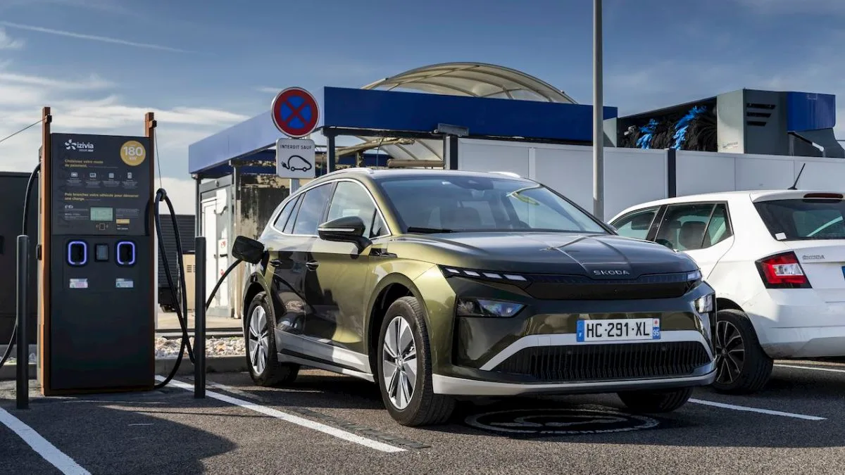 VOITURE ÉLECTRIQUE ET CANICULE : VOICI NOS ASTUCES POUR PRÉSERVER VOTRE BATTERIE ET VOTRE AUTONOMIE
