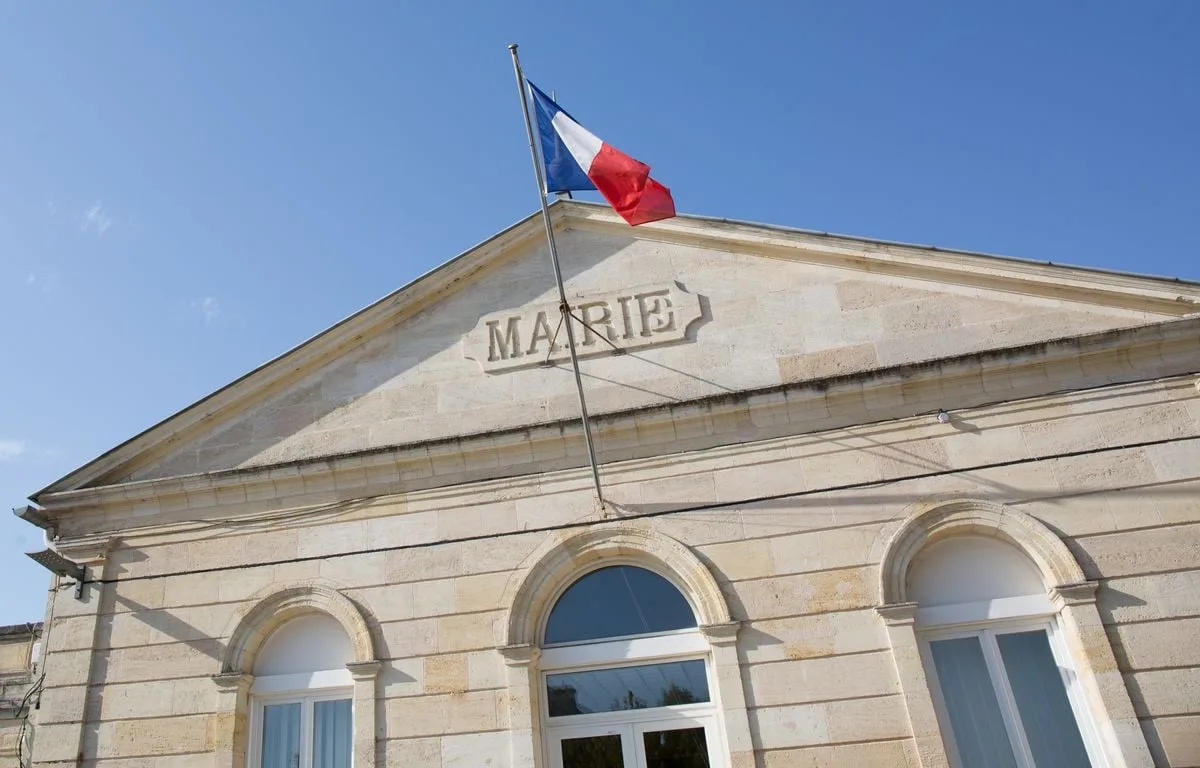 ESSONNE : « MISTER SKYMAN » TACLE L’INTERDICTION DU LANCER DE NAIN À MORSANG-SUR-ORGE