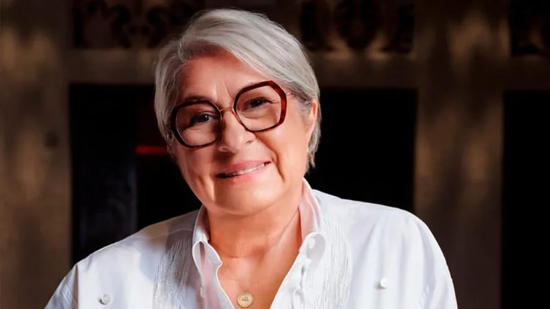 C’EST LE NEZ DERRIÈRE BLACK OPIUM D’YVES SAINT LAURENT ET L’UNE DES RARES FEMMES PARMI LES MAÎTRES PARFUMEURS: NATHALIE LORSON NOUS DÉVOILE SES SECRETS POUR CRÉER DES GRANDS PARFUMS À SUCCÈS