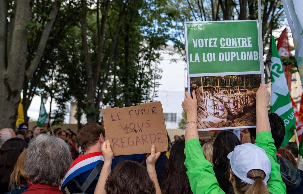 « DÉNI DE DÉMOCRATIE » : UNE NOUVELLE PÉTITION CONTRE LA RÉINTRODUCTION À L’ÉTUDE DE PESTICIDES INTERDITS