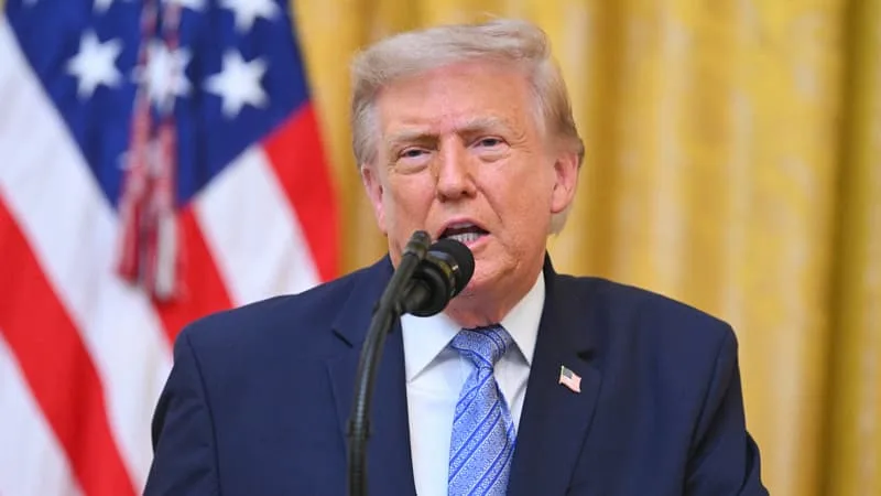TRUMP VEUT UTILISER DES FONDS IRANIENS POUR PAYER LES DÉGÂTS SUR LES NAVIRES DANS LE GOLFE, UN « PRÉCÉDENT INCENDIARE » POUR L’IRAN