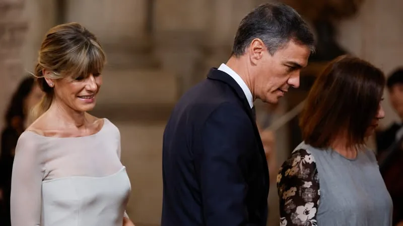 UN TRIBUNAL ESPAGNOL INTERDIT À L’ÉPOUSE DU PREMIER MINISTRE PEDRO SÁNCHEZ DE QUITTER LE PAYS