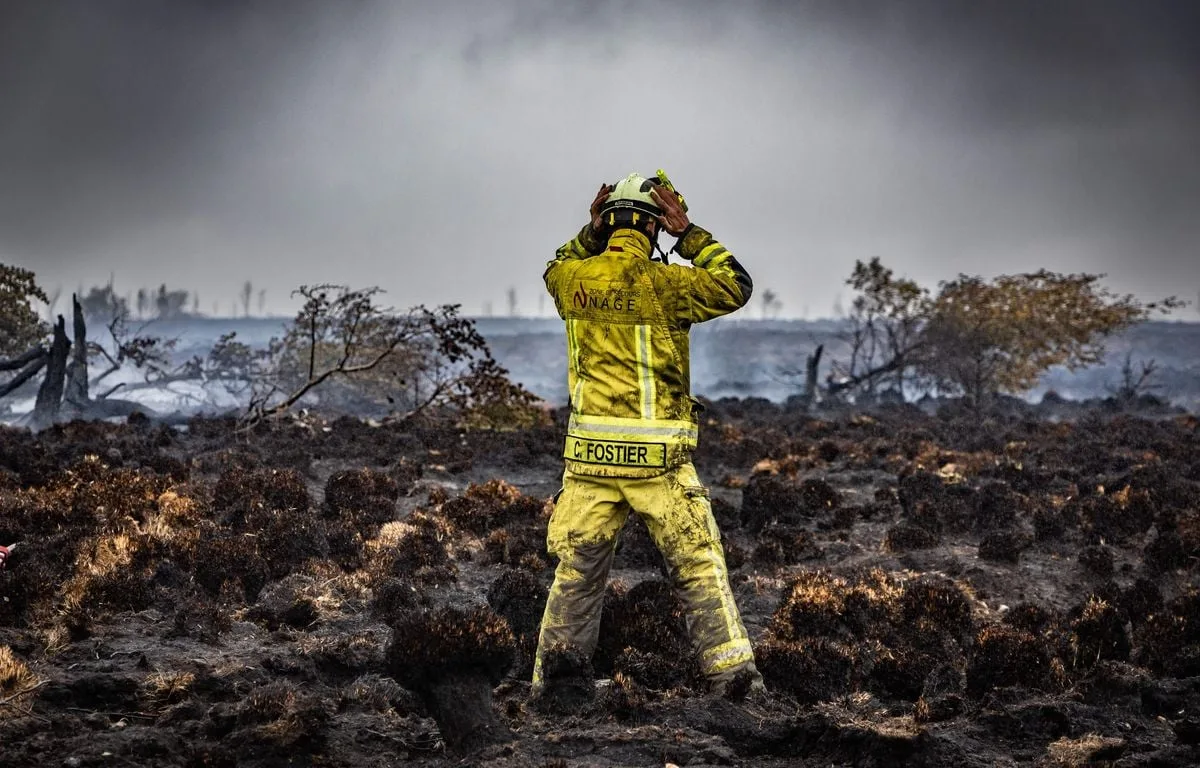 INCENDIE EN BELGIQUE : LE FEU EST ENCERCLÉ MAIS « LA SITUATION RESTE COMPLIQUÉE »