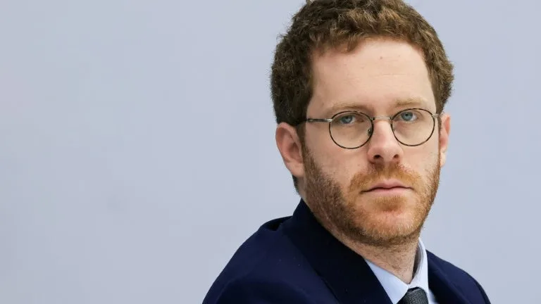 L’ÉCONOMIE FRANÇAISE STAGNE ET C’EST UNE MAUVAISE NOUVELLE POUR LE BUDGET: LE MINISTRE DES COMPTES PUBLICS ESTIME QU’IL VA FALLOIR FAIRE « DAVANTAGE D’EFFORTS » QUE DANS LE TEXTE INITIAL