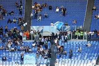DE 30 000 À 2 000 RÉABONNEMENTS : LE BOYCOTT MASSIF DES SUPPORTERS DE LA LAZIO ROME AVANT LA NOUVELLE SAISON
