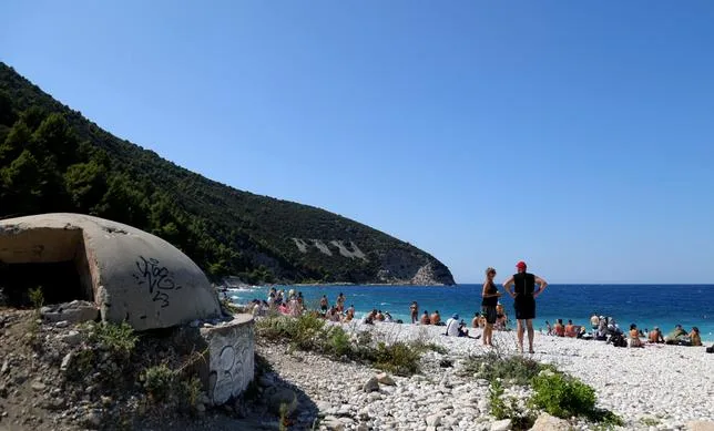 SUR LA CÔTE ALBANAISE, L’“ÎLE DES TRUMP” VEUT DEVENIR LE PARADIS DES MILLIONNAIRES