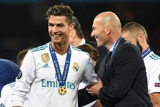 « IL A FAIT DE LA BBC UNE RÉFÉRENCE MONDIALE ! » : QU’ATTENDRE DE ZINÉDINE ZIDANE À LA TÊTE DE L’ÉQUIPE DE FRANCE ?