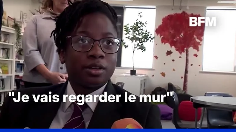 « JE VAIS REGARDER LE MUR »: LA RÉPONSE HILARANTE D’UNE JEUNE COLLÉGIENNE QUI APPREND L’INTERDICTION DES RÉSEAUX SOCIAUX AU ROYAUME-UNI