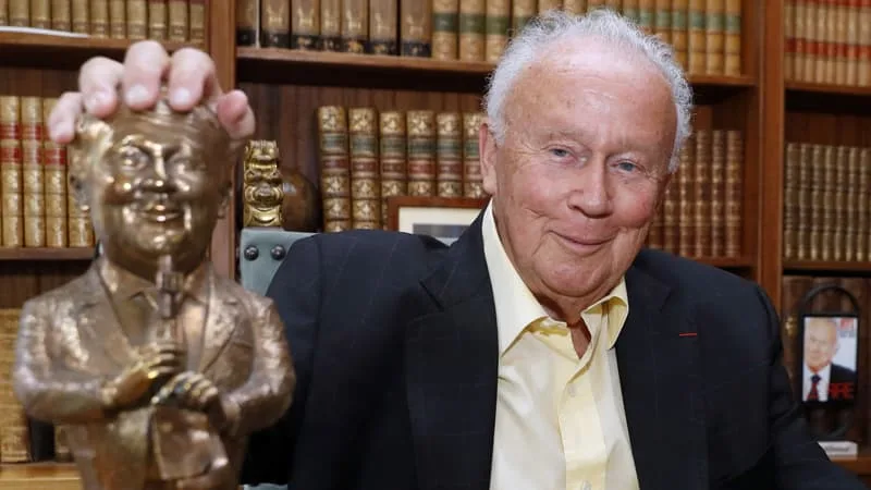 MORT DE PHILIPPE BOUVARD: « UN MAÎTRE POUR BEAUCOUP », LES HOMMAGES AU CÉLÈBRE ANIMATEUR DES « GROSSES TÊTES » SE MULTIPLIENT