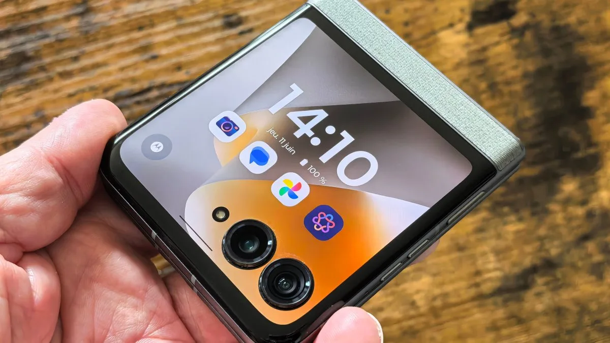 AMAZON CASSE LE PRIX DU MOTOROLA RAZR 70, UN SMARTPHONE PLIANT QUI PEUT FAIRE DE L’OMBRE À SAMSUNG ?