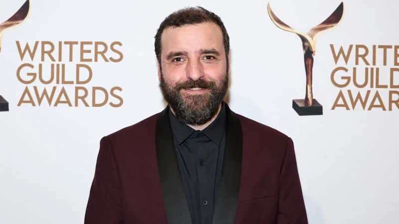 APRÈS « OPPENHEIMER » ET « SUPERGIRL », L’ACTEUR DAVID KRUMHOLTZ S’ÉLOIGNE D’HOLLYWOOD ET S’ACCORDE UNE « PAUSE INDÉFINIE »