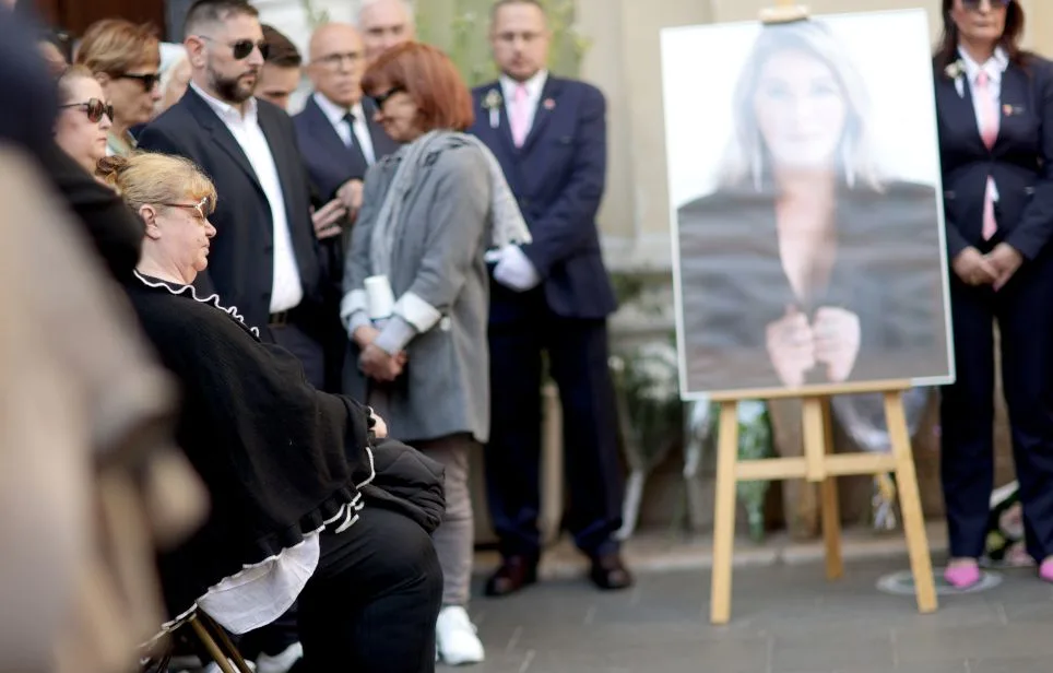 LA MÈRE DE LOANA « TRÈS EN COLÈRE » DE NE PAS AVOIR ÉTÉ INFORMÉE DES CONCLUSIONS SUR LA MORT DE SA FILLE AVANT LA PRESSE
