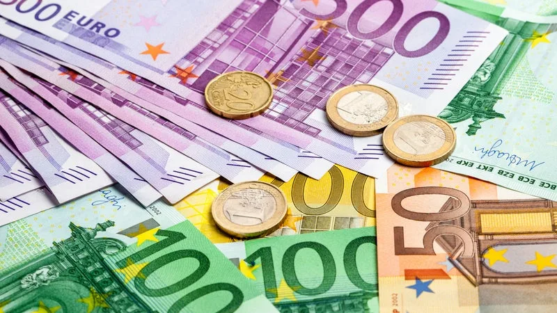 ELLE RAPPORTE PRÈS DE 5% QUAND LE LIVRET A EST À 1,7% ET L’ASSURANCE-VIE À 2,7%: COMMENT UN PARTICULIER PEUT-IL ACHETER DE LA DETTE FRANÇAISE ET EST-CE RISQUÉ?