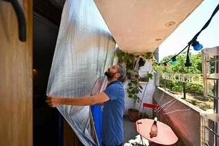 « C’EST UNE FOURNAISE » : PAS DE VOLETS SUR CETTE FAÇADE CLASSÉE PRÈS DE NANTES, LA CHALEUR FAIT SUFFOQUER LES HABITANTS