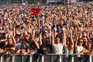 KATY PERRY DIVISE, MIKA SÉDUIT, MOSIMANN FASCINE… LES TOPS ET LES FLOPS DES FESTIVALIERS DES VIEILLES CHARRUES 2026