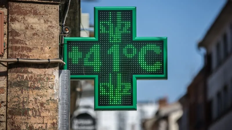 CANICULE: 49 DÉPARTEMENTS PLACÉS EN VIGILANCE ROUGE CE LUNDI, UN NOUVEAU RECORD