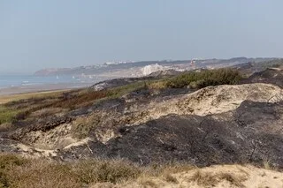 L’INCENDIE DANS LE PAS-DE-CALAIS SERAIT LIÉ À DES TENTATIVES DE TRAVERSÉES CLANDESTINES DE LA MANCHE