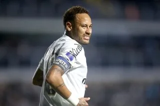 VIDÉO. BALLON DANS LE VISAGE, CARTON ROUGE ET COLÈRE NOIRE : NEYMAR DÉGOUPILLE AU BRÉSIL