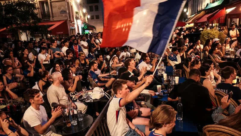 FRANCE-ESPAGNE: DES INCIDENTS À PARIS ET LYON, UNE CENTAINE D’INTERPELLATIONS EN MARGE DE LA DEMI-FINALE DE LA COUPE DU MONDE