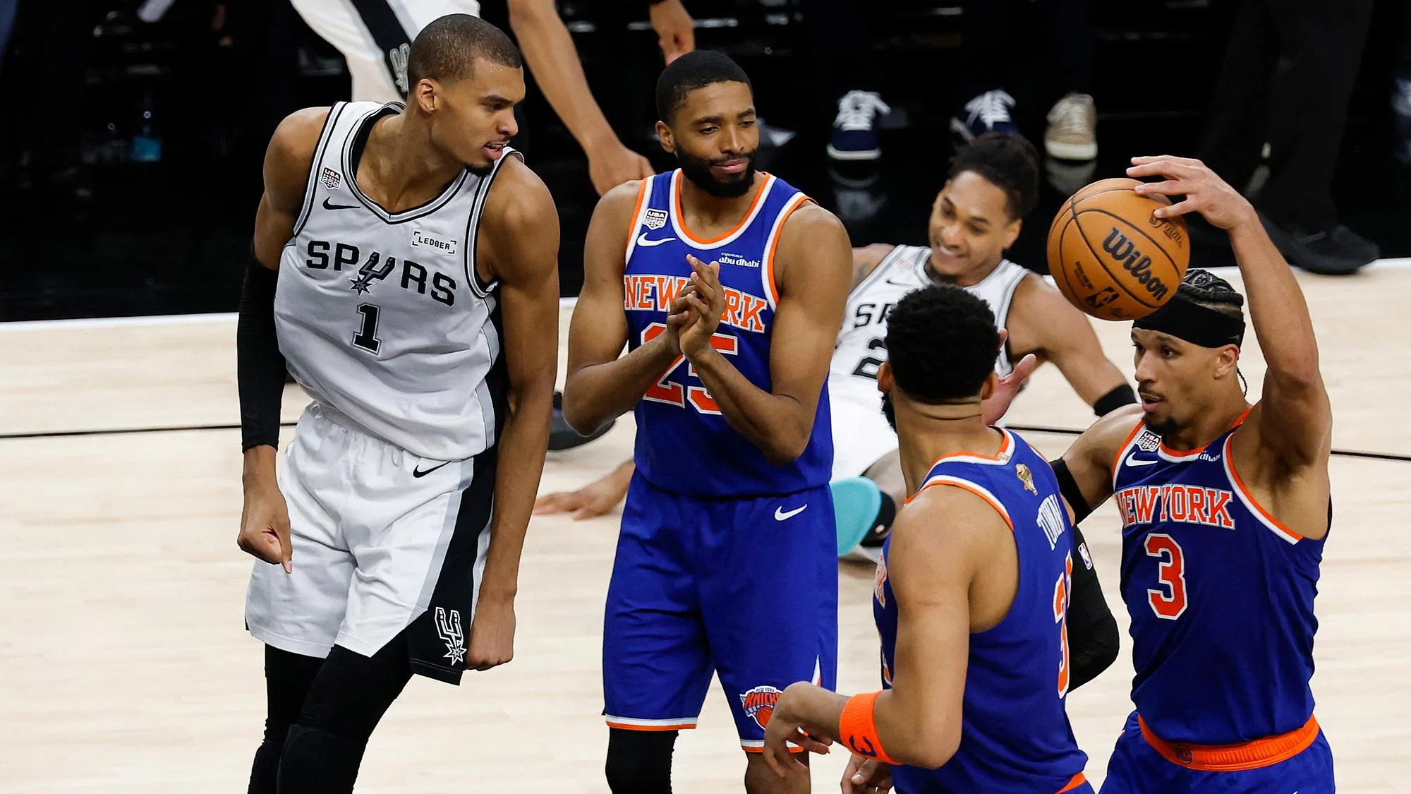 FINALES NBA : LES KNICKS DE NEW YORK SACRÉS CHAMPIONS FACE AUX SPURS, WEMBANYAMA ESTIME QU’IL N’ÉTAIT « PAS PRÊT À GAGNER »