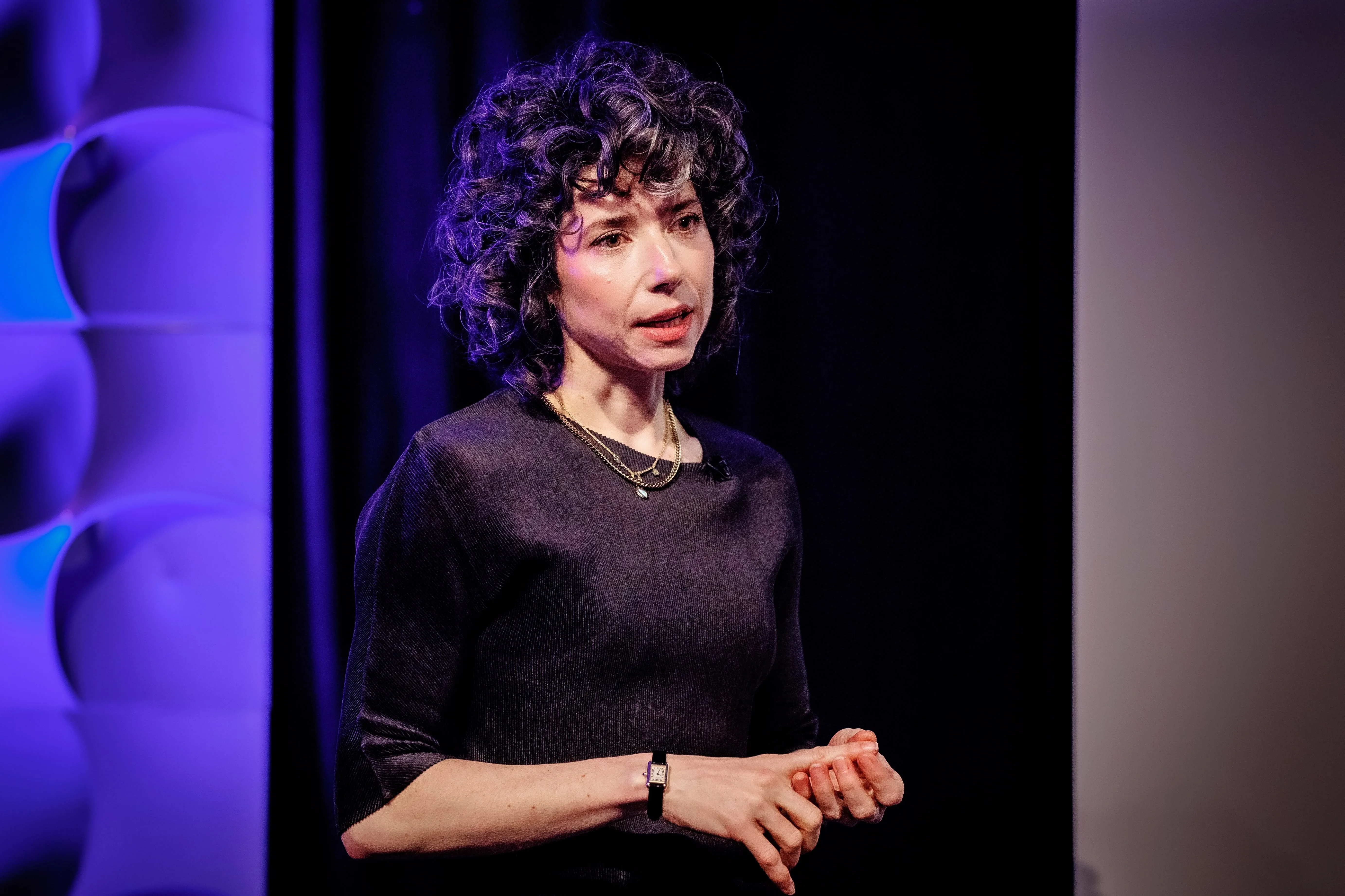LA CHEFFE DE SIGNAL REFUSE DE PARLER AUX CHATBOTS, ET ELLE EXPLIQUE POURQUOI