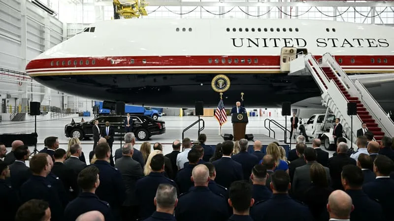 « UNE MAISON BLANCHE VOLANTE AVEC UN NIVEAU DE LUXE JAMAIS VU »: DONALD TRUMP DÉVOILE SON NOUVEL AVION PRÉSIDENTIEL AIR FORCE ONE OFFERT PAR LE QATAR