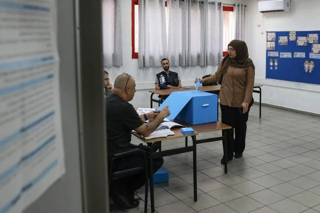 EN ISRAËL, UNE PARTICIPATION RECORD, LE CAMP DE NÉTANYAHOU SONNE L’ALARME