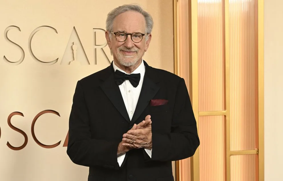 « C’ÉTAIT UN AMOUR, CETTE FEMME » : STEVEN SPIELBERG REND UN HOMMAGE POIGNANT À NATHALIE BAYE