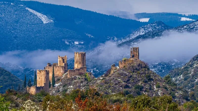 POURQUOI LES « CHÂTEAUX CATHARES » NE SERONT PLUS APPELÉS AINSI, ET POURQUOI ÇA FAIT POLÉMIQUE