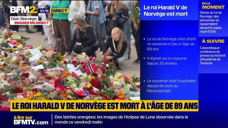 DÉCÈS DU ROI DE NORVÈGE: DES CENTAINES DE PERSONNES SE RASSEMBLENT DEVANT LE PALAIS ROYAL D’OSLO