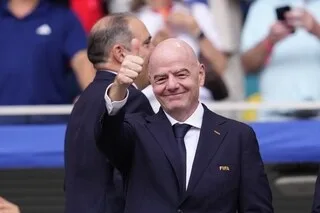 « CE SERA EXAMINÉ ET DÉBATTU… » : LA COUPE DU MONDE À 64 ÉQUIPES N’EST PAS ENTIÈREMENT ENTERRÉ PAR INFANTINO ET LA FIFA