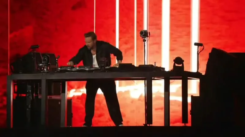 AVEC « DJ MIX AVEC SPATIAL AUDIO », APPLE IMMORTALISE LE CLUBBING ET DONNE UNE NOUVELLE DIMENSION AUX SETS DES DJ, À « L’INTERSECTION DE LA TECHNOLOGIE ET DU TALENT ARTISTIQUE »