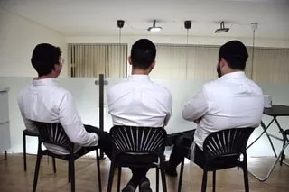 REPORTAGE. « POURQUOI DEVRIONS-NOUS PAYER LEURS GUERRES ? » : EN ISRAËL, CES JEUNES HAREDIMS OPPOSÉS À LA CONSCRIPTION